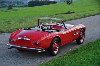 Roadster wytwarzano krótko w II połowie lat 50. Dziś jest ozdobą aukcji i najdroższych kolekcji.