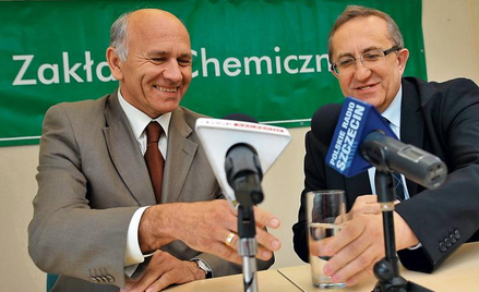 Jerzy Marciniak, prezes Azotów Tarnów (z lewej), i Krzysztof Jałosiński, prezes Polic.