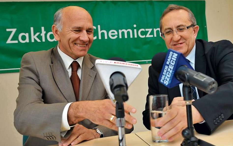 Jerzy Marciniak, prezes Azotów Tarnów (z lewej), i Krzysztof Jałosiński, prezes Polic.