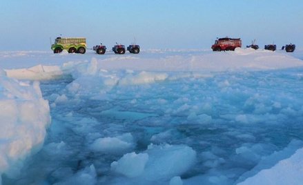 Rosjanie ewakuują North Pole-40