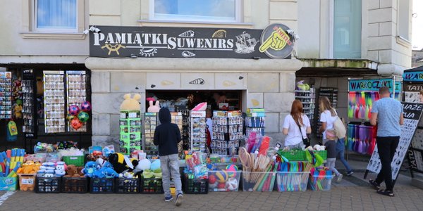 Poles plan to spend average 1,002 PLN on holiday shopping in 2026