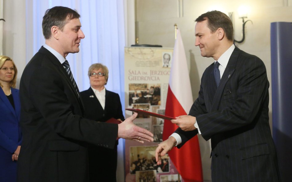 Tomasz Chłoń i Radosław Sikorski (zdjęcie z 2013 roku)