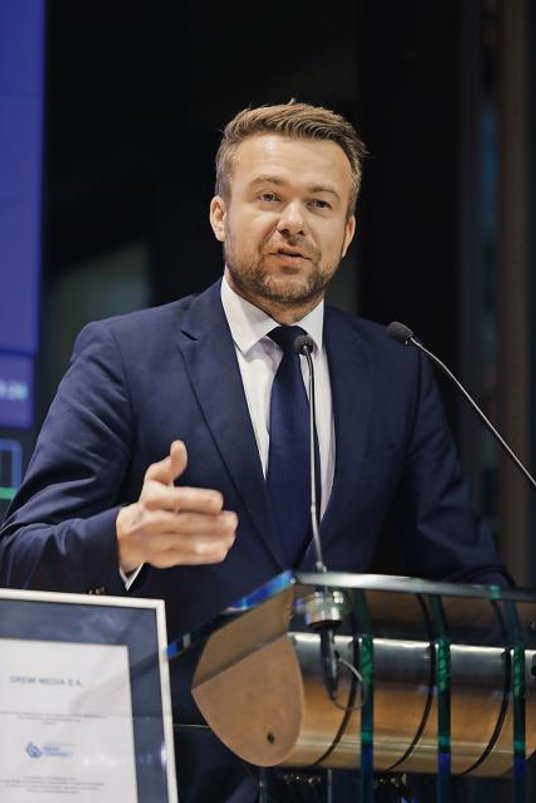 Jarosław Grzywiński, doradca zarządu GPW, witał Gremi Media na parkiecie.