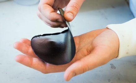 Nowy materiał składa się głównie z celulozy, ale doskonale magazynuje prąd