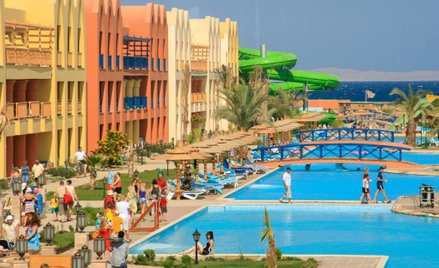 Analiza agenta turystycznego: Im bliżej do wylotu na wakacje, tym drożej