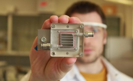 Urządzenie zamienia organiczne zanieczy- szczenia w wodór.