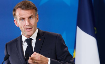 Szczyt UE. Emmanuel Macron krytykuje Donalda Trumpa i obiecuje dalsze wsparcie dla Ukrainy