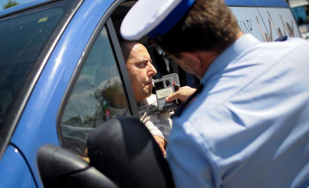 Kontrola trzeźwości kierowców na autostradzie tuż za bramką
