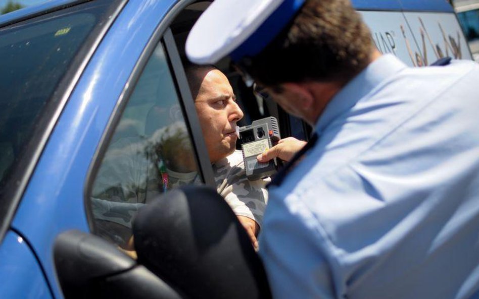 Kontrola trzeźwości kierowców na autostradzie tuż za bramką