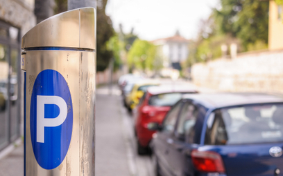 Miasta rozszerzają strefy płatnego parkowania