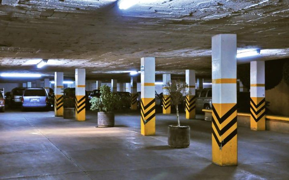 Udostępnienie parkingu obok firmy - czy jest obciążone VAT