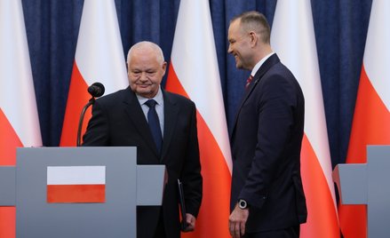 Prezydent RP Karol Nawrocki i prezes Narodowego Banku Polskiego Adam Glapiński podczas konferencji p