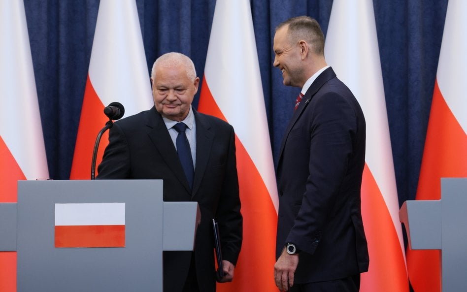 Prezydent RP Karol Nawrocki i prezes Narodowego Banku Polskiego Adam Glapiński podczas konferencji p