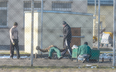 Powodem fali zakażeń w więzieniu w Garbalinie było złamanie procedur przez kierownictwo zakładu