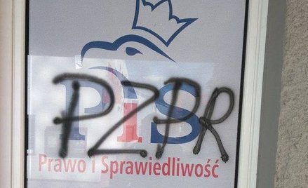 Piotr Paduszyński: kuriozalny zarzut za napis PZPR na biurze posła PiS