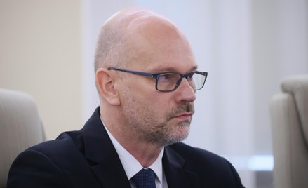 Minister ds. nadzoru nad wdrażaniem polityki rządu Maciej Berek podczas posiedzenia rządu