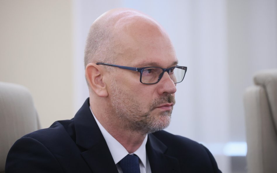 Minister ds. nadzoru nad wdrażaniem polityki rządu Maciej Berek podczas posiedzenia rządu