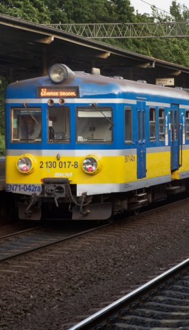 Spośród osób w wieku 15–19 lat w województwie mazowieckim 35,4 proc. pobierało naukę w innym powieci