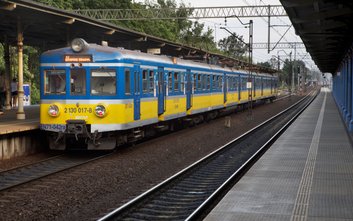 Spośród osób w wieku 15–19 lat w województwie mazowieckim 35,4 proc. pobierało naukę w innym powieci