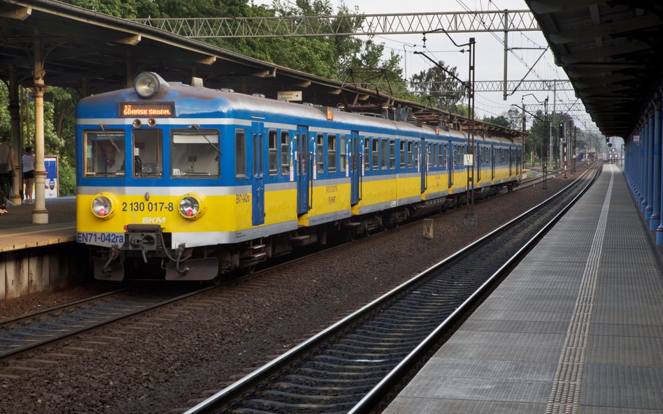 Spośród osób w wieku 15–19 lat w województwie mazowieckim 35,4 proc. pobierało naukę w innym powieci