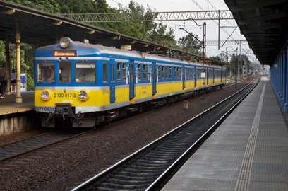 Spośród osób w wieku 15–19 lat w województwie mazowieckim 35,4 proc. pobierało naukę w innym powieci