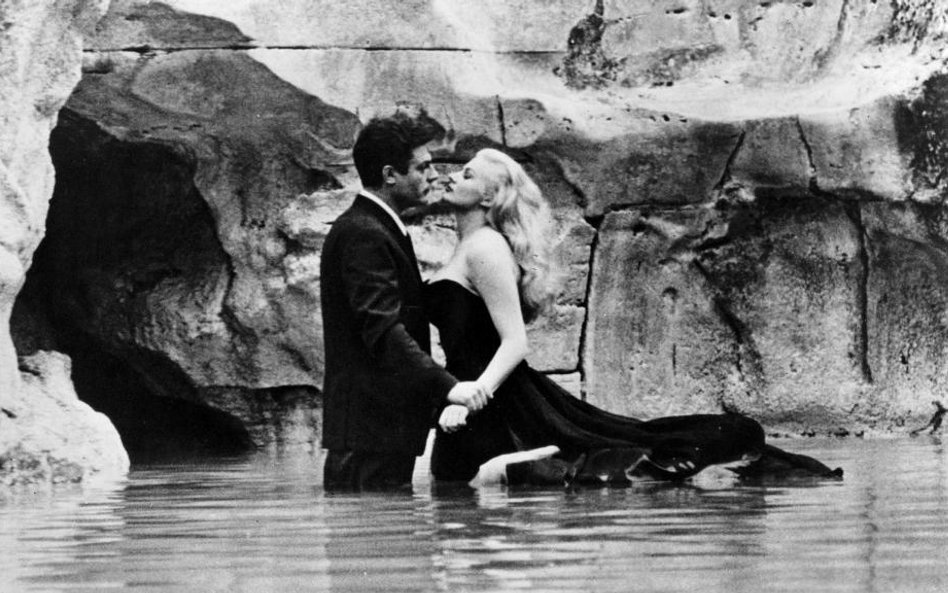 Marcello Mastroianni z Anitą Ekberg w "Słodkim życiu"