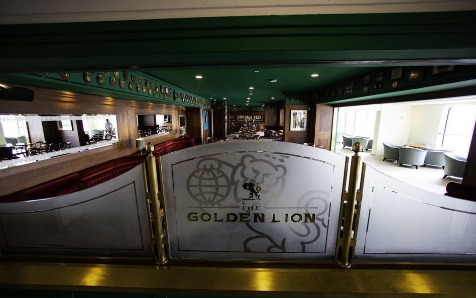 Angielski pub "Złoty Lew" to jednen z lokali pośród 13 restauracji i barów na pokładzie.