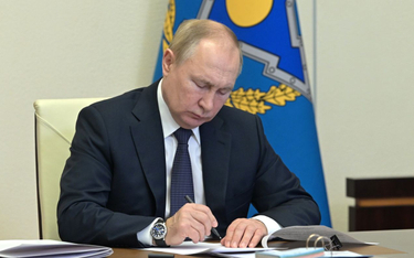 Bloomberg: Ostatni krok Kremla do militaryzacji przemysłu. Putin podpisał dekret