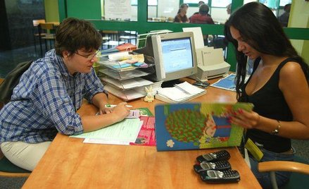 Według amerykańskich badań, nawet kobiety z lekką nadwagą zarabiają o 6 proc. mniej niż ich szczupłe