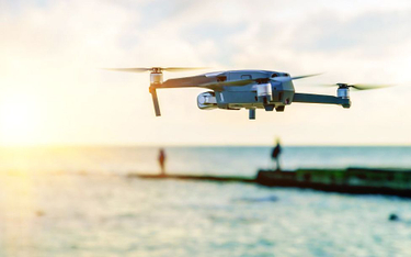 Drony nad Majorką – skontrolują odstępy na plażach