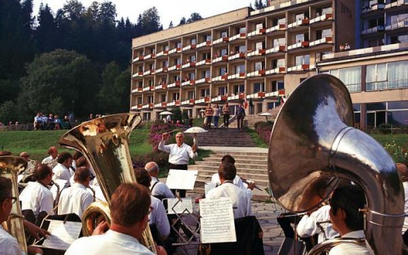 W latach 70. wypoczynek w górniczym Domu Wypoczynkowym Zagroń w Szczyrku umilała orkiestra dęta