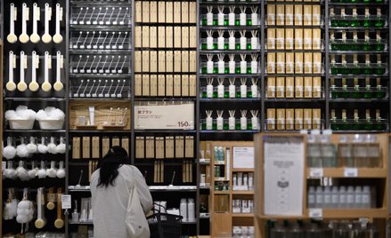 Sklep Muji w Tokio – w Azji to bardzo popularna marka, prowadzi także hotele.