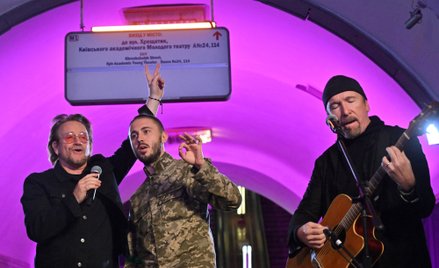 Bono i The Edge w kijowskim metrze