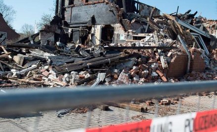 Ruiny schroniska dla uchodźców w Winsen an der Luhe, w północnych Niemczech, po pożarze. W ubiegłym 