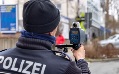 5 tys. euro kary dla niemieckiego kierowcy za pokazanie środkowego palca fotoradarowi