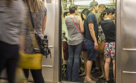 Młodzi pasażerowie szybko przestawią się na system płacenia zbliżeniowego za metro w Nowym Jorku