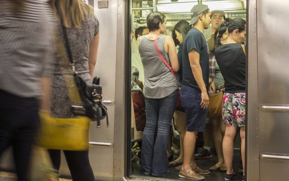 Młodzi pasażerowie szybko przestawią się na system płacenia zbliżeniowego za metro w Nowym Jorku