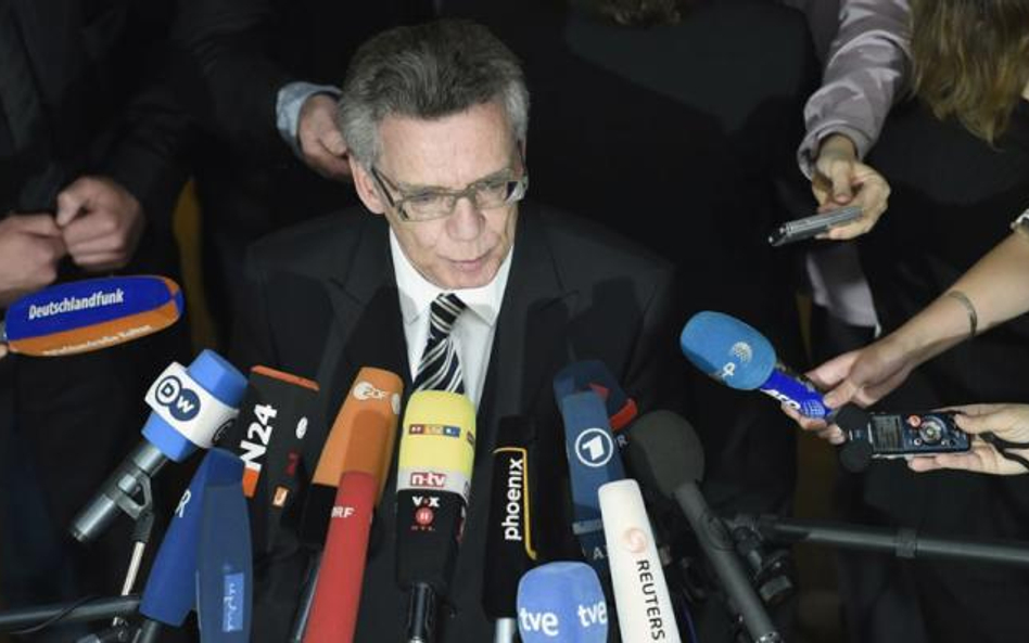 Thomas de Maiziere w czasie spotkania z mediami po zeznaniach przed komisją śledczą Bundestagu