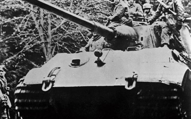Niemcy na tygrysie królewskim w rejonie Eifel, 16 grudnia 1944 r.