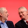 Lider brytyjskiej opozycyjnej Partii Pracy Jeremy Corbyn (z lewej) i Hilary Benn