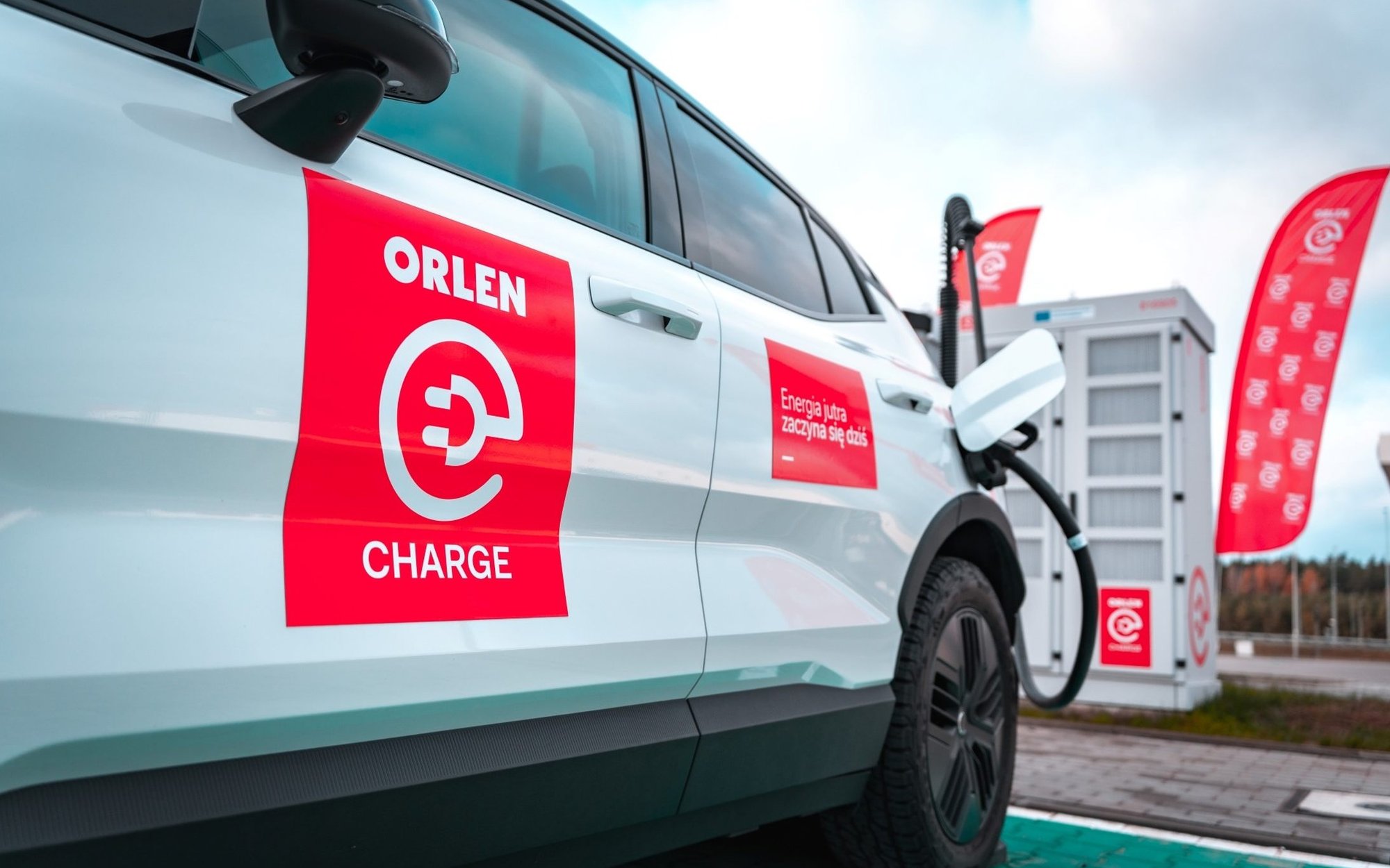 Nowa jakość ładowania w Polsce. Orlen uruchamia huby szybkiego ładowania