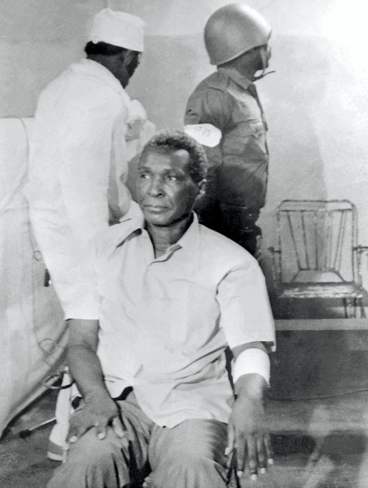 Obalony Francisco Macías Nguema po procesie został skazany na śmierć i stracony kilka godzin później