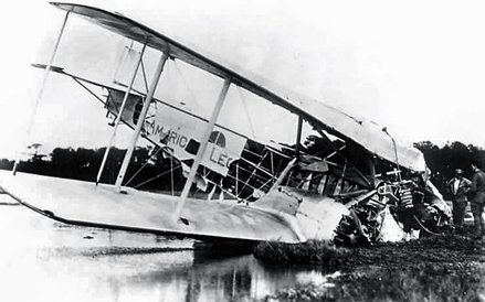 Samolot pocztowy Robertson Aircraft Corporation rozbity 4 listopada 1926 roku przez Lindbergha