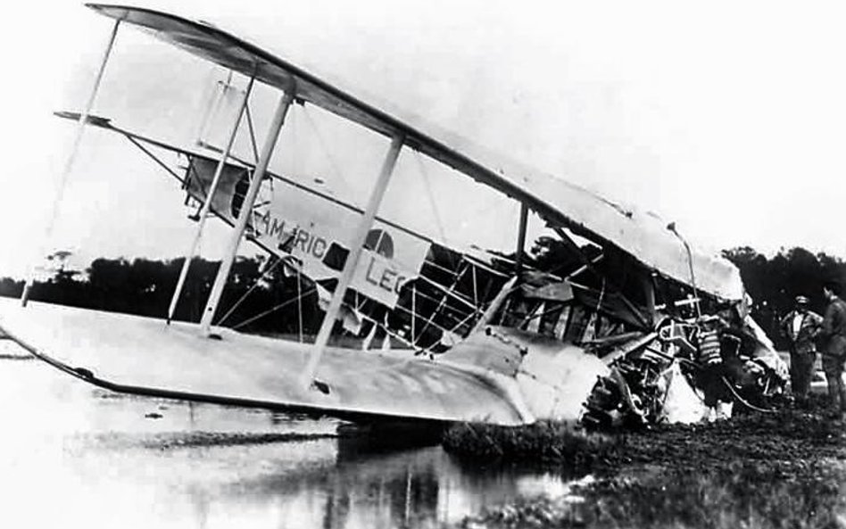 Samolot pocztowy Robertson Aircraft Corporation rozbity 4 listopada 1926 roku przez Lindbergha