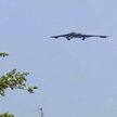 Bombowiec B-2 Sił Powietrznych USA powraca do bazy sił powietrznych Whiteman w stanie Missouri po at