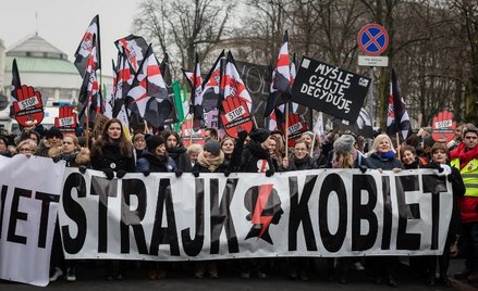 Sondaż: 36 proc. wyborców PiS popiera "Czarny protest"