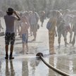 W upały kuszą, ale eksperci ostrzegają. Są tu gronkowiec, salmonella, bakterie kałowe