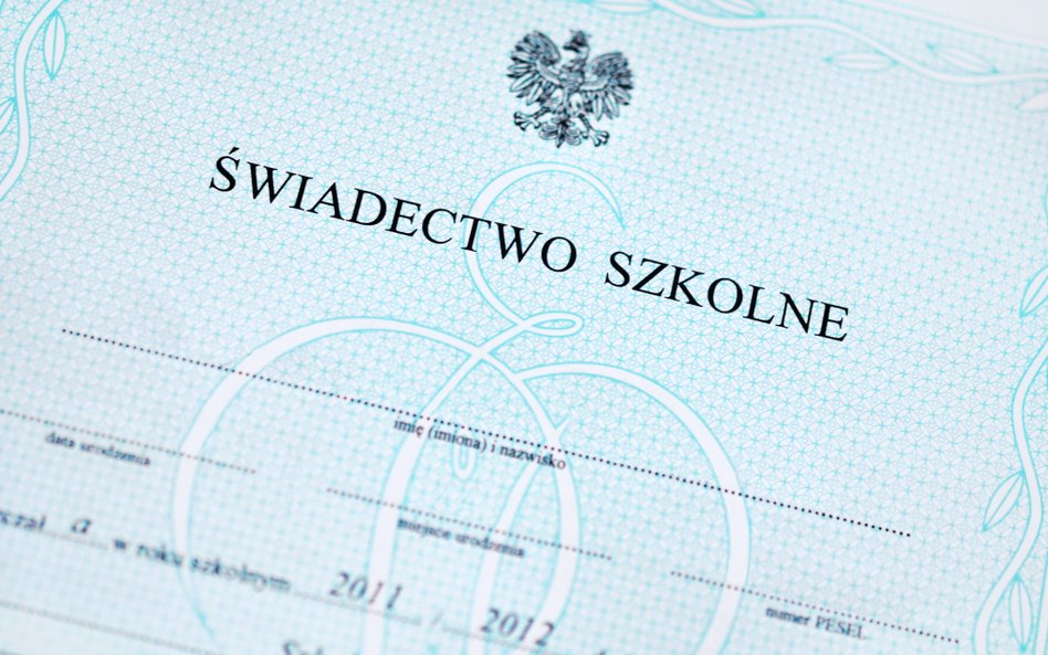 Uwaga na świadectwa. MEN przypomina szkołom zasady: nieaktualne druki do wymiany