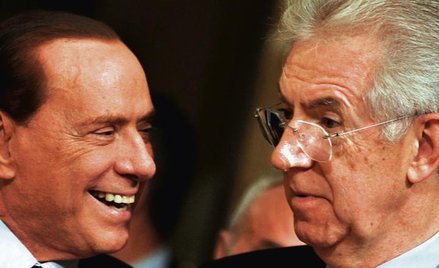 Brutusie...? Odchodzący Silvio Berluscioni gawędzi ze swoim następcą Mario Montim, listopad 2011 r.