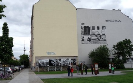 Bernauer Strasse dokumentuje czasy podzielonego Berlina